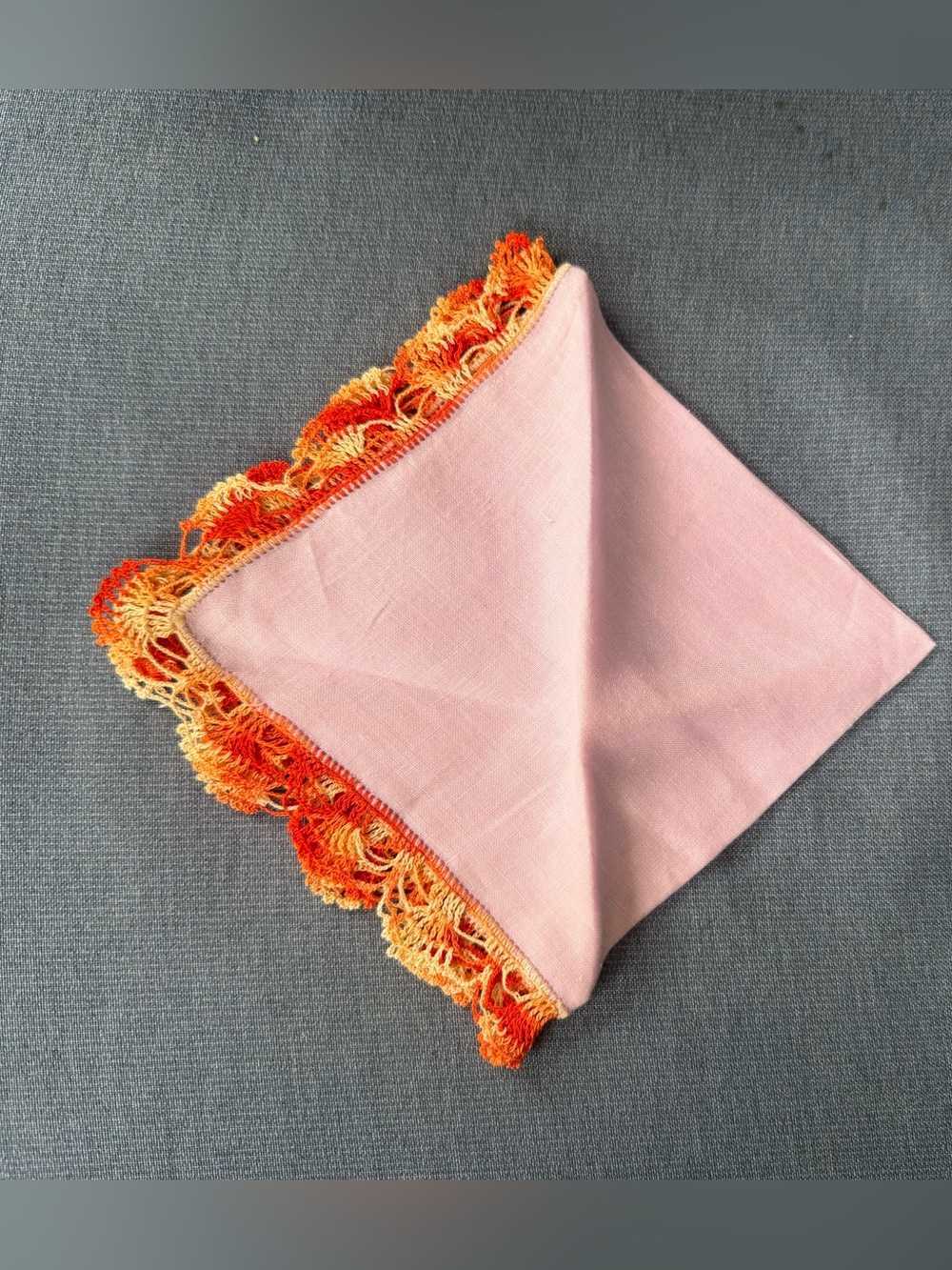 🆕VTG Pink Linen Handkerchief with Hand-Crocheted Border🆕